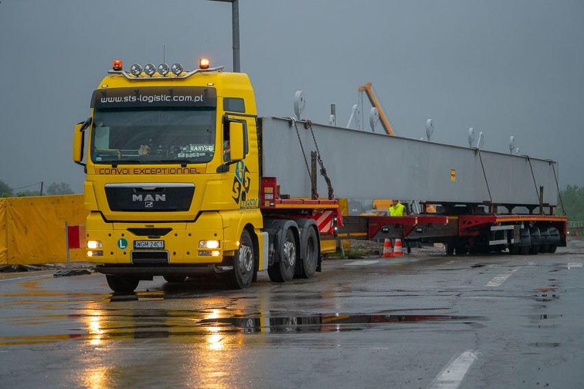 Nowy Sącz. Pierwsze elementy Mostu Heleńskiego już dotarły