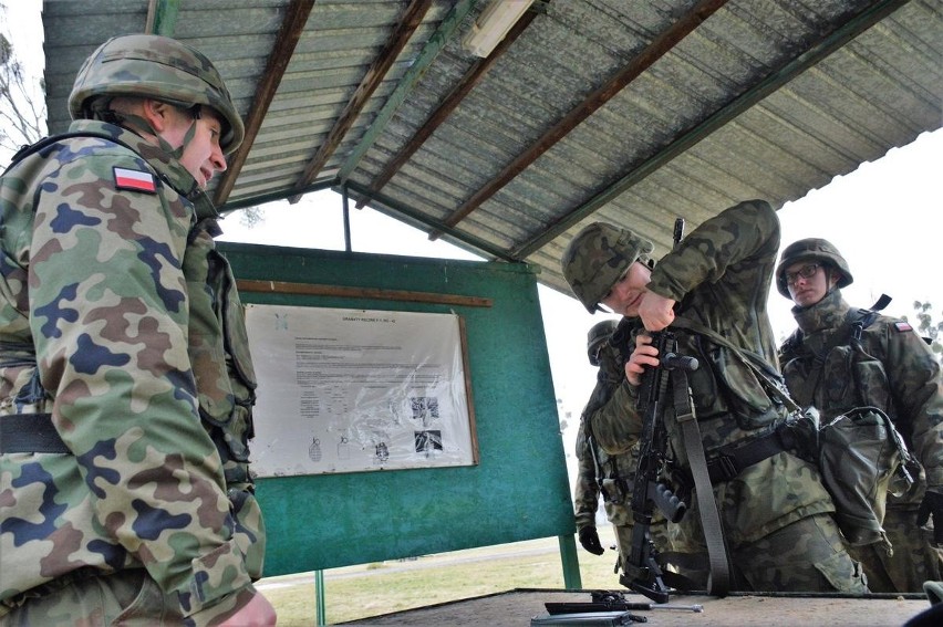 Opolscy żołnierze rozpoczęli szkolenia związane z objęciem...