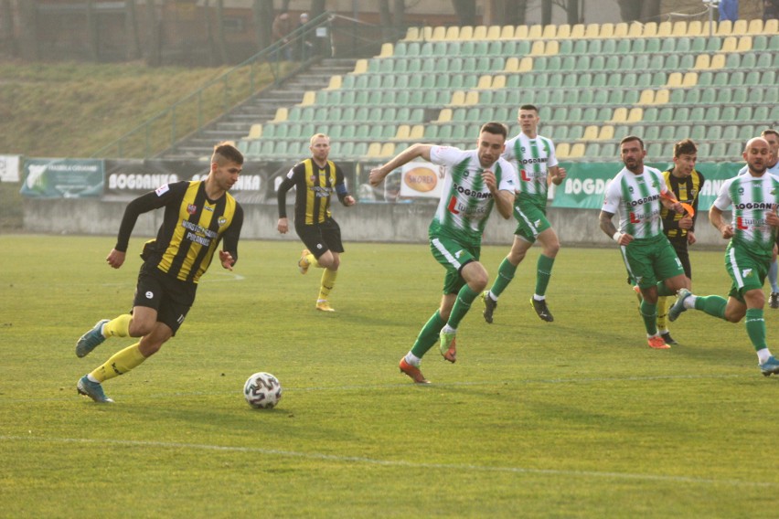 3 liga. Wysoka porażka Czarnych Połaniec z Chełmianką Chełm. Mankamentem jest gra obronna zespołu [ZDJĘCIA]