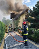 Pożar domu w Skawinie. Na poddaszu płonącego budynku odkryto zwłoki