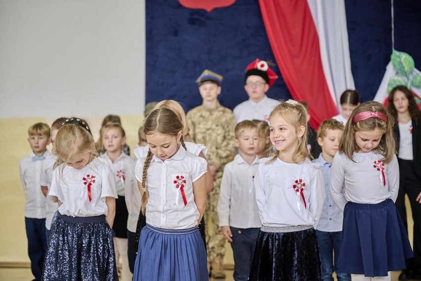 Akademia z okazji Święta Niepodległości odbyła się w Publicznej Szkole Podstawowej numer 4 w Kozienicach. Zobaczcie zdjęcia