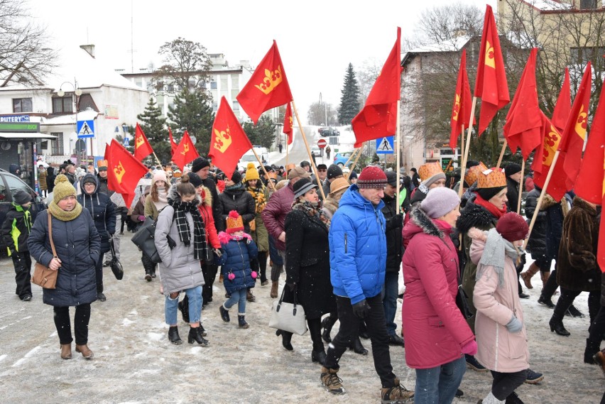 Orszak Trzech Króli w Ostrowcu Świętokrzyskim. Ulicami miasta przeszedł barwny tłum [WIDEO, ZDJĘCIA] 