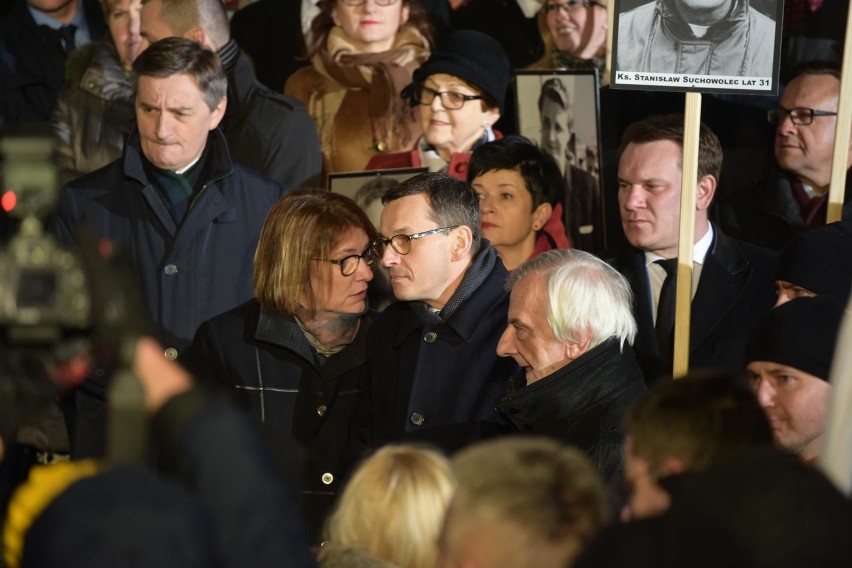 Warszawa: 36. rocznica wprowadzenia stanu wojennego. Demonstracja PiS 13 grudnia na placu Trzech Krzyży [ZDJĘCIA]