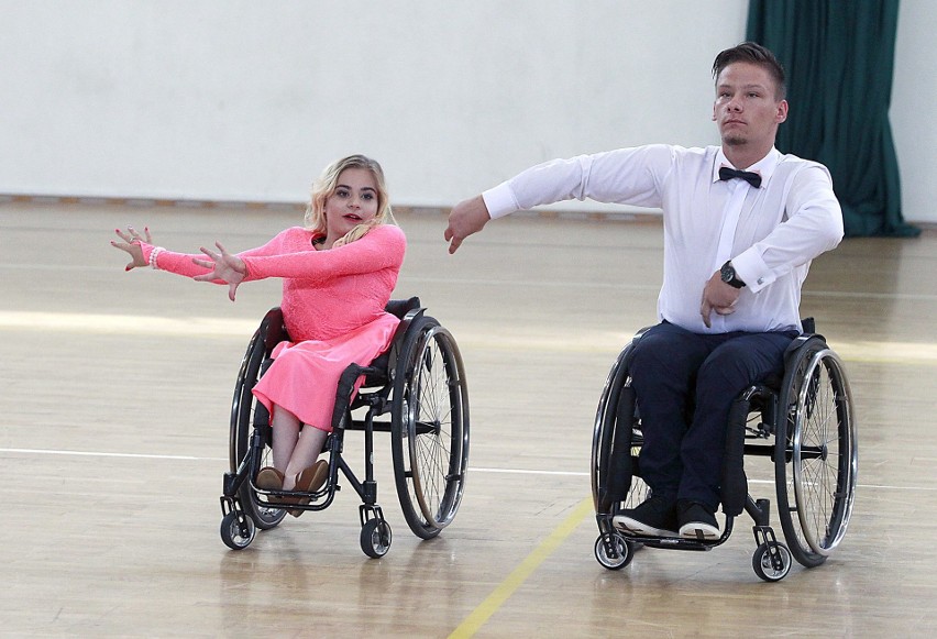 Warsztaty taneczne dla dzieci niepełnosprawnych w Łodzi. Tańce na wózkach inwalidzkich [ZDJĘCIA]