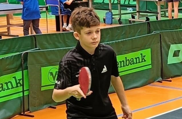 Valentyn Aleksieiev z UMLKS Radomsko zagrał w Jastrzębiu Zdroju w II Grand Prix Polski młodzików w tenisie stołowym. Wcześniej jednak z Antonim Kozińskim wywalczyli w Rawie Mazowieckie tytuł wicemistrzów województwa