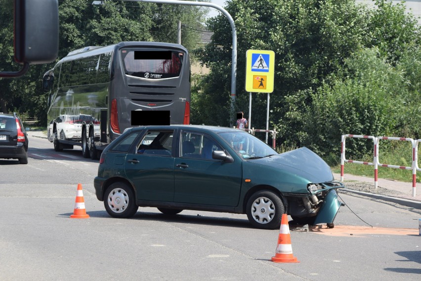 Wypadek w Wodzisławiu. Pijany kierowca z Ukrainy uderzył w...