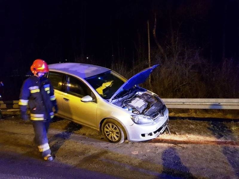 Nawojowa. W wypadku brały udział dwa samochody osobowe. Policja poszukiwała jednego z kierowców[ZDJĘCIA]