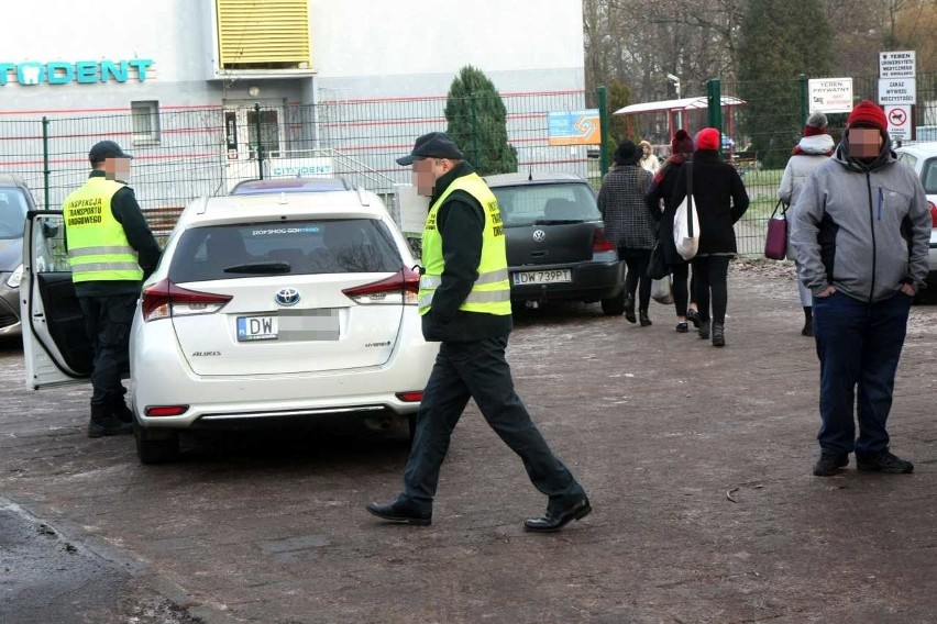 Nalot na Ubera we Wrocławiu. Kierowcom grożą kary [ZDJĘCIA, FILM]