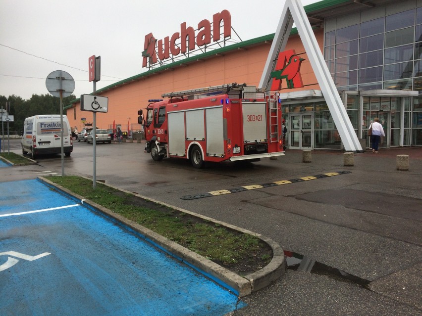 Ewakuacja klientów Auchan w Katowicach przez przypalone naleśniki 