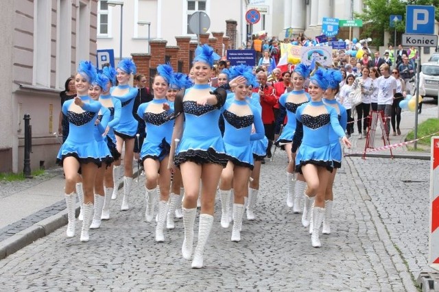 Rocznica wejścia Polski do UE. Parada 10-latków ulicami Opola