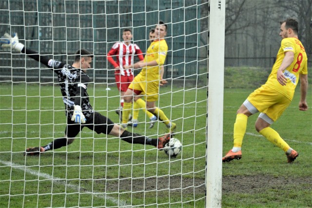 Soła Oświęcim przegrała z Podhalem Nowy Targ 0:1. Mateusz Szukała, bramkarz górali, bronił wręcz w nieprawdopodobnych sytuacjach.