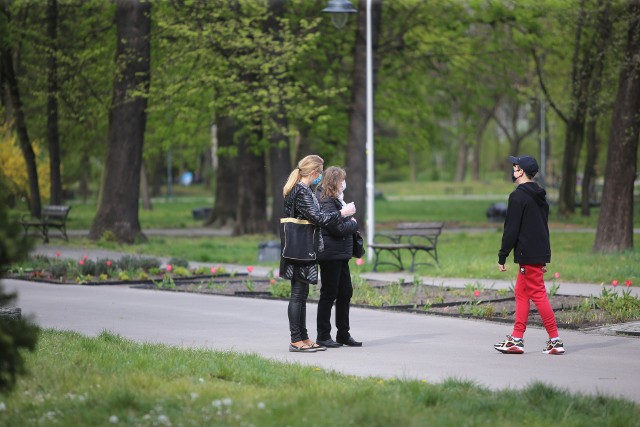 Park Sielecki w Sosnowcu wypełnił się mieszkańcami.Zobacz kolejne zdjęcia. Przesuwaj zdjęcia w prawo - naciśnij strzałkę lub przycisk NASTĘPNE