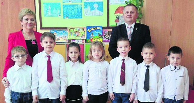 Zwycięską klasę z powiatu pińczowskiego odwiedził wójt gminy Michałów Mirosław Walasek.