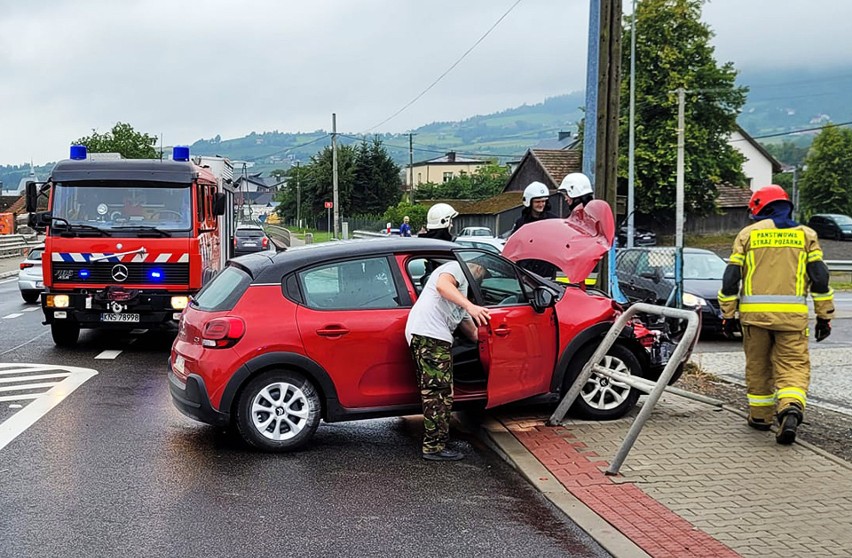 Groźny wypadek drogowy na lewym brzegu Jeziora Rożnowskiego. Utrudnienia na DK 75