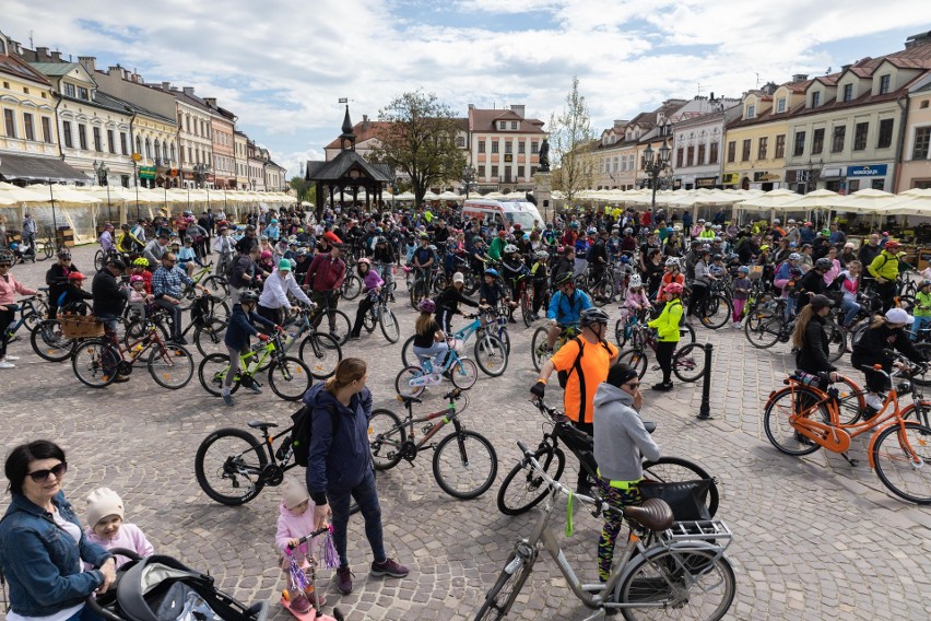 Tłumy rowerzystów na rzeszowskim Rynku