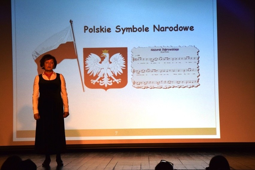 Bielsko-Biała: seniorzy wystawili sztukę na okazję 100-lecia Niepodległości ZDJĘCIA