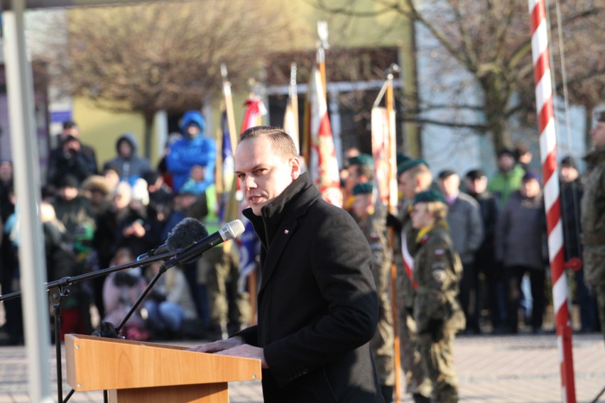 Na Placu Bartosza Głowackiego w Tarnobrzegu  „Terytorialsi” wypowiedzieli rotę przysięgi wojskowej. Było bardzo uroczyście (duzo zdjęć)