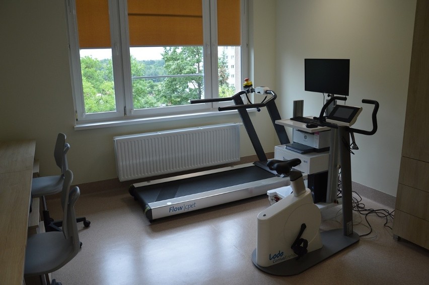 Minister zdrowia otworzył nową siedzibę dwóch ważnych oddziałów Powiatowego Szpitala Specjalistycznego w Stalowej Woli. Zobacz zdjęcia