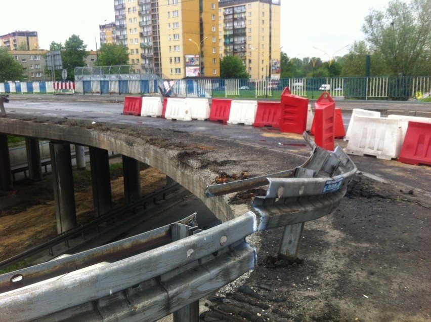 Wypoadek w Sosnowcu. Auto spadło z wiaduktu