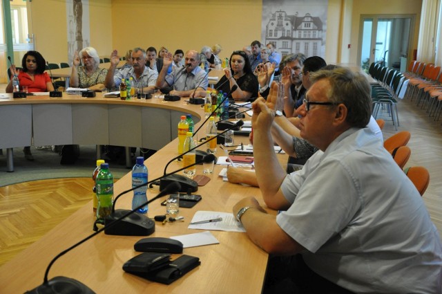 Za udzieleniem absolutorium głosowała jednogłośnie cała rada powiatu kluczborskiego.
