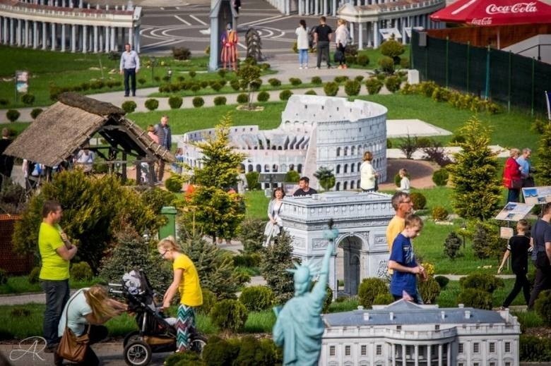 To największy park miniatur w Polsce. Podróż do...