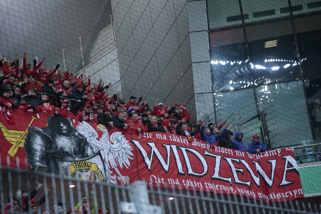 Tak prezentowali się kibice Widzewa na ostatnim meczu na stadionie w Warszawie