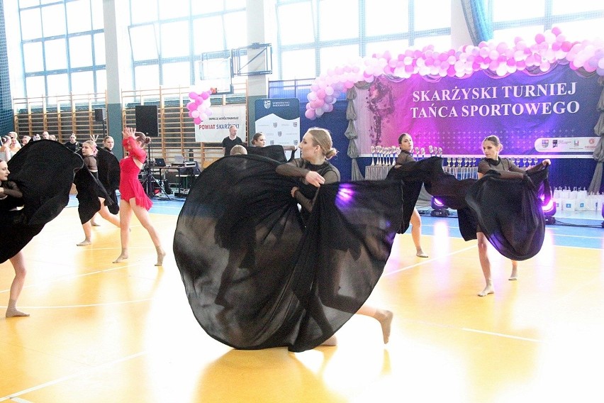 Piękne stroje i piękne układy taneczne. Skarżyski Turniej Tańca Sportowego  odbył się w Skarżysku-Kamiennej [ZDJĘCIA] | Echo Dnia Świętokrzyskie