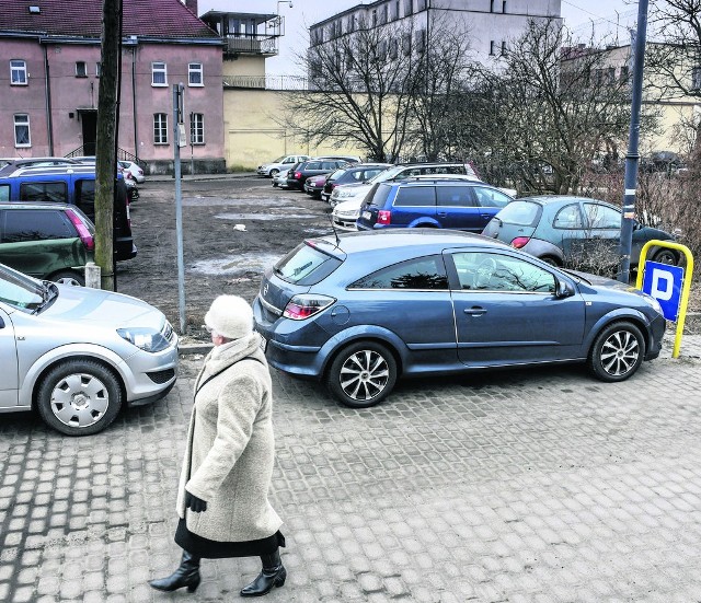 Samochodów przybywa szybciej niż parkingów i każde miejsce jest dobre, by zostawić auto - my ślą niektórzy