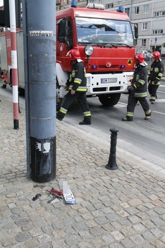 Wypadek na Kazimierza Wielkiego. 15-latek trafił do szpitala (ZDJĘCIA)