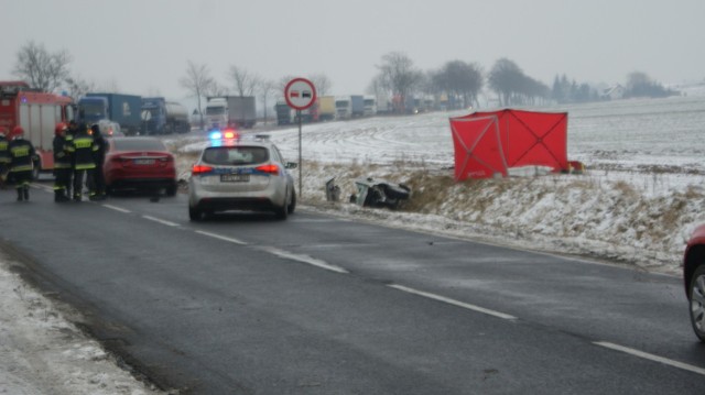 Tragiczny wypadek w Kąsinowie. Pod Szamotułami zginęły trzy osoby