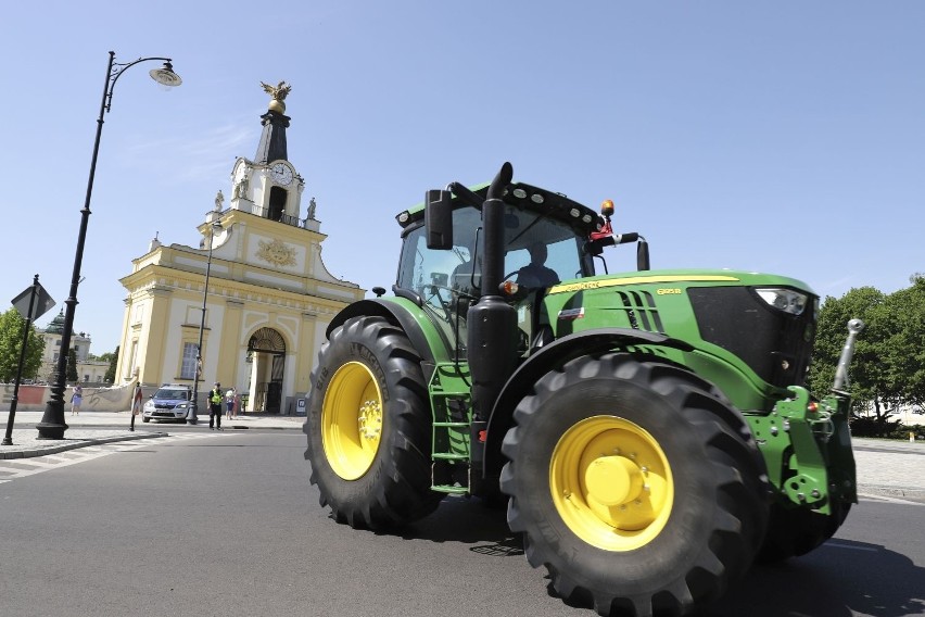 Białystok. Protest podlaskich rolników. Nowe znaki uniemożliwiły dojazd (zdjęcia,wideo)