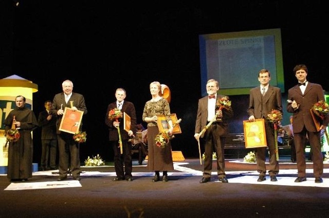 Laureaci Złotych Spinek (od lewej): Brat Ryszard Winiarz, Józef Swaczyna, Prof. Stanisław Gajda, Truus Nieuwenhuis, Andrzej Duda, Bartosz Zaczykiewicz i Tadeusz Eckert.