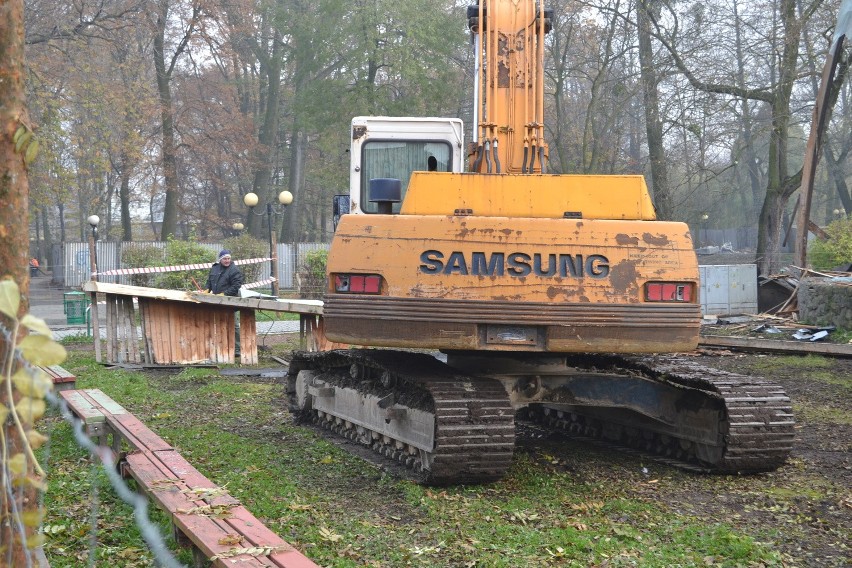 Trwa burzenie muszli koncertowej w Wodzisławiu Śląskim