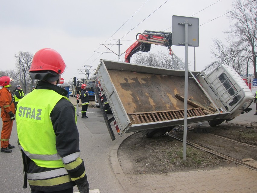 Kraków: ciężarówka zablokowała ruch na alei Jana Pawła II