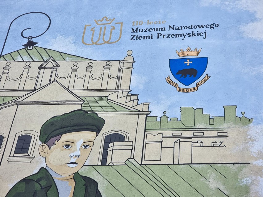 W Przemyślu powstał pierwszy tak duży mural. Przedstawia dawną dzielnicę żydowską i chłopca z rybą [ZDJĘCIA]