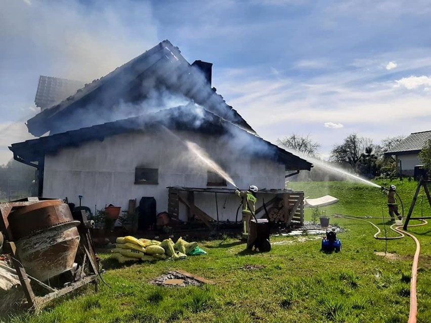 Pożar domu we Wrząsowicach w gminie Świątniki Górne