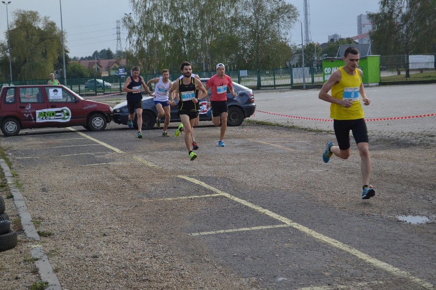 City Cross Częstochowa: 230 biegaczy na trasie miejskiego katorżnika [ZDJĘCIA]