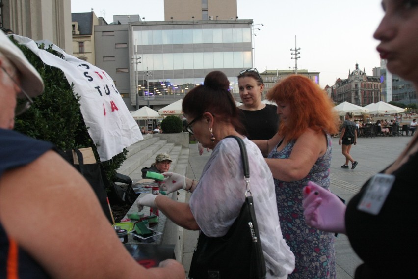 Katowice, 9 sierpnia: happening na Rynku pod hasłem „Z...