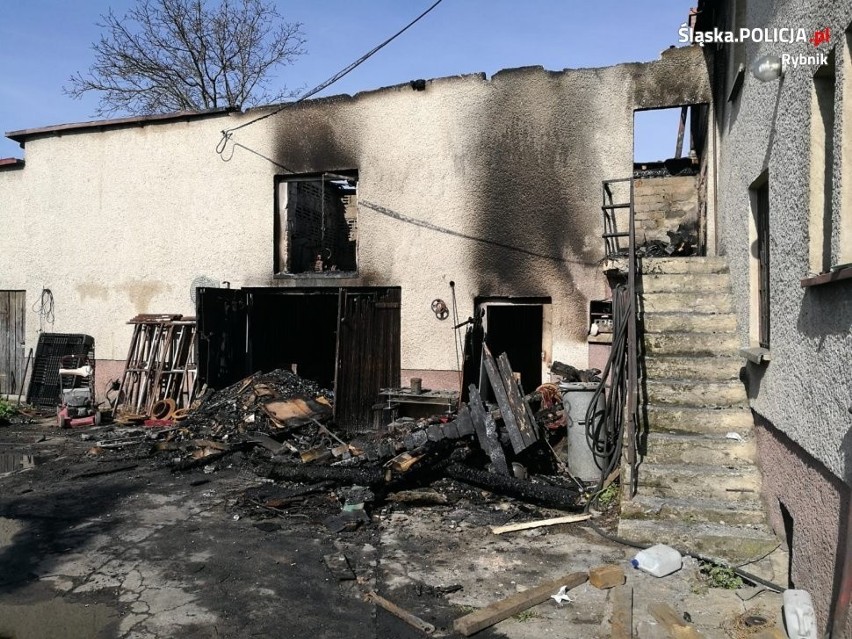 Pożar domu na Żorskiej w Rybniku. Policjanci ewakuowali...