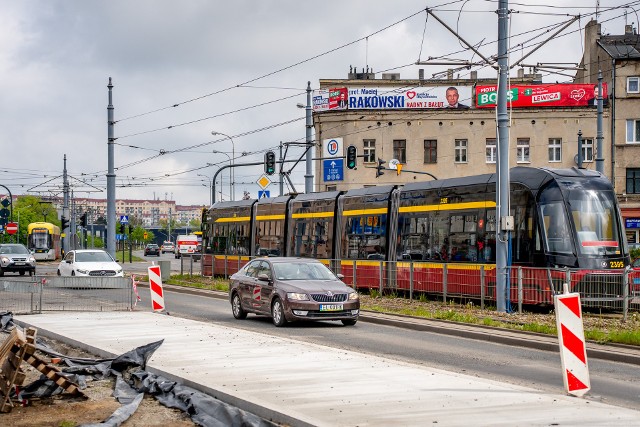 Betonowa ława przyszłego przystanku autobusowego zapobiegnie fałdowaniu się nawierzchni w tym miejscu