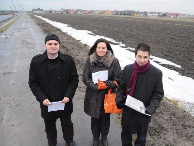 Na razie na żłobek przy ul. Wygonowej w projekcie budżetu nie ma nawet złotówki - przypomniała Violetta Porowska. Na zdjęciu z Michałem Nowakiem (z lewej) i Patrykiem Jakim.