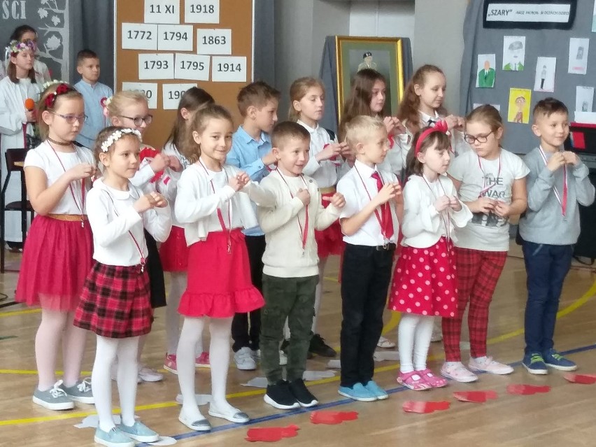 Uczniowie Szkoły Podstawowej w Kowali śpiewali Hymn Polski. Uczczono też pamięć patrona generała Hedy "Szarego" [ZDJĘCIA]