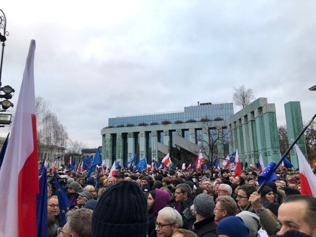 Wielka manifestacja w Warszawie. Ponad 30 tys. osób na Marszu Tysiąca Tóg [zdjęcia]