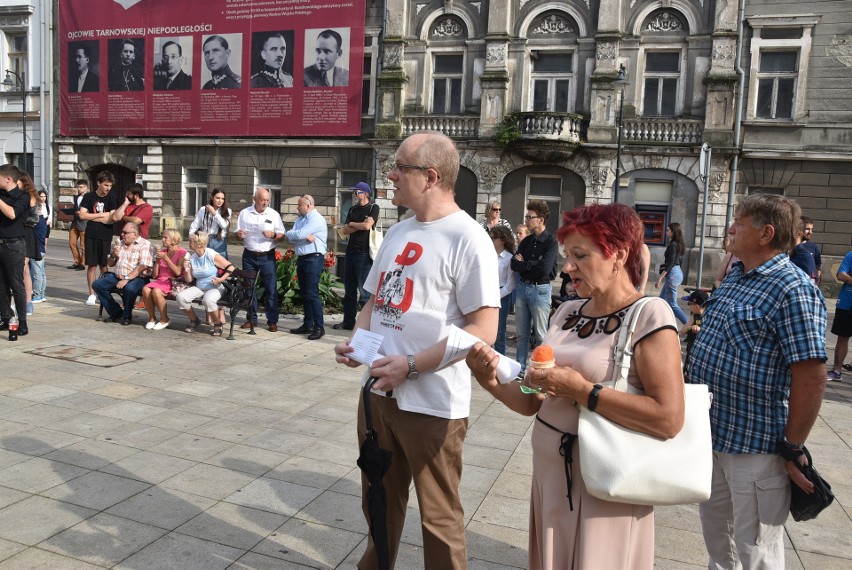 Mieszkańcy Tarnowa i odwiedzający miasto oddali w niedzielę...