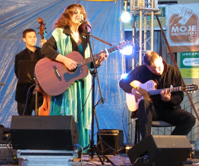 Gwiazda sobotniego koncertu "Serenady pod balkonem Dory&#8221; była Antonina Krzysztoń. Wystąpiła z koncertem piosenki poetyckiej wraz z zespołem.