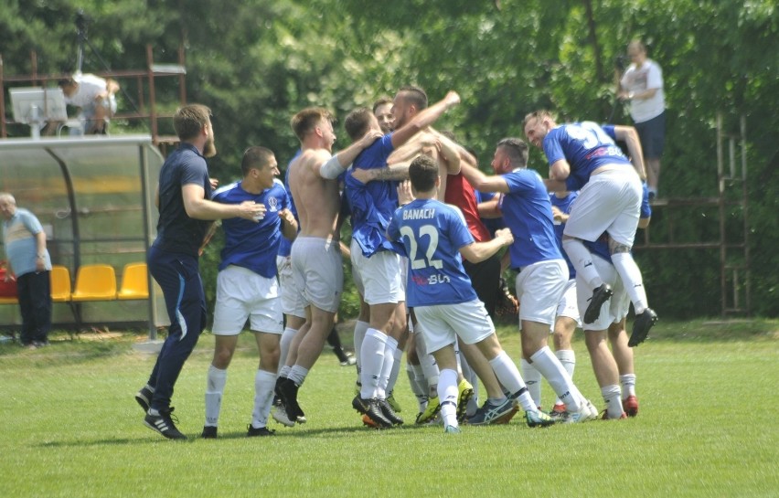 Klasa okręgowa Kraków, grupa II. Skawinka Skawina świętowała awans do IV ligi ZDJĘCIA