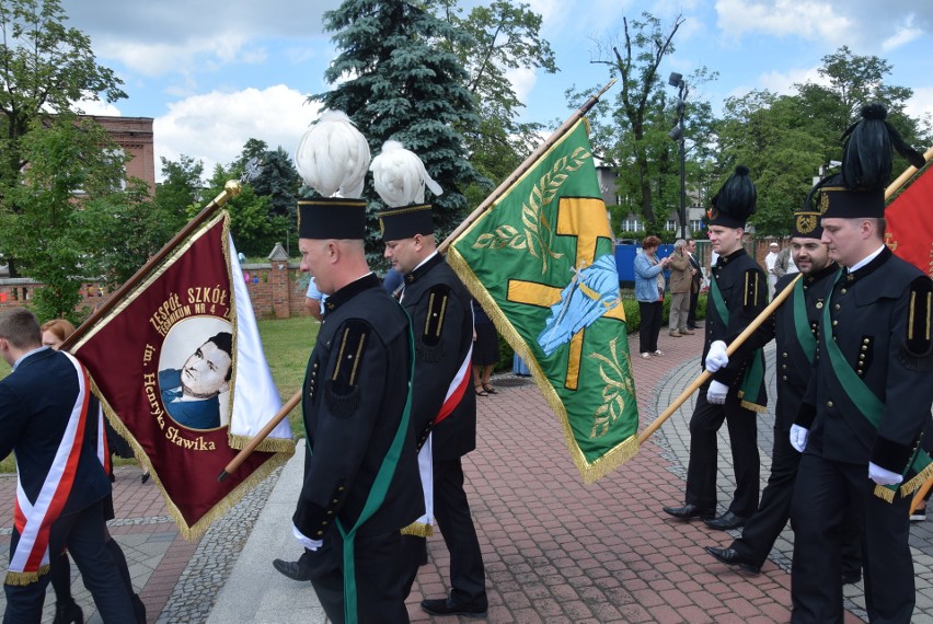 Arcybiskup Wiktor Skworc poświęcił sztandar Rybnika