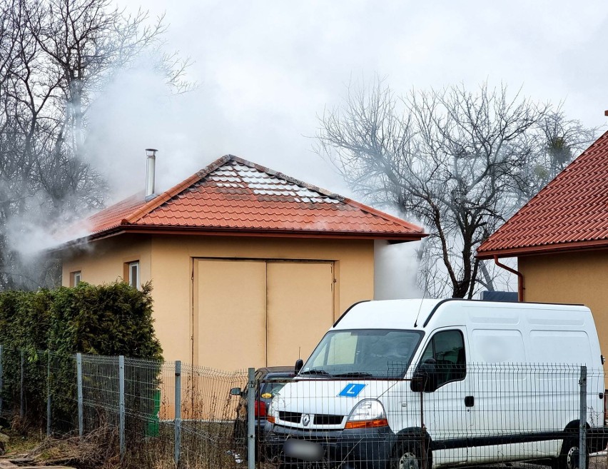 W Przemyślu spalił się garaż jednego z ośrodków szkolenia kierowców [ZDJĘCIA]