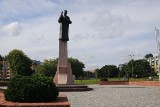 Pomnik kardynała Stefana Wyszyńskiego z nowym adresem