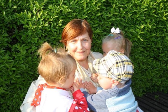 W tej chwili państwo Karpińscy mają pod opieką trójkę rodzeństwa w wieku 2, 3 i 4 lat.